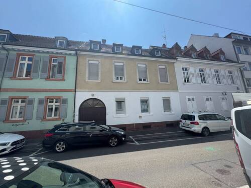 Straßenansicht - Investorenobjekt in zentraler Lage - 3 Gebäudeteile, 9 Einheiten, starkes Entwicklungspotenzial