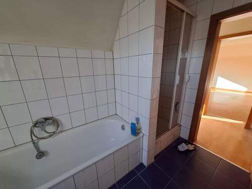 Wanne und Dusche - 