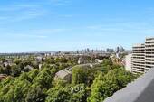 AUSSICHT VOM BALKON - SKYLINE-BLICK DER EXTRAKLASSE - 3-Zimmer-Wohnung mit Panorama in Sachsenhausen