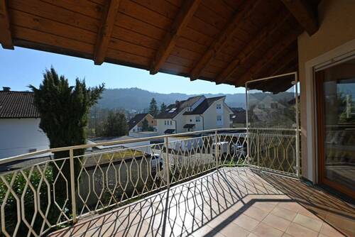 Balkon - Doppelhaushälfte mit zwei Wohneinheiten, Garten und Garage