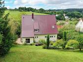 Hausansicht vom Garten mit schönem Blick ins Grüne - 4 Zimmer Einfamilienhaus zum Kaufen in Calw