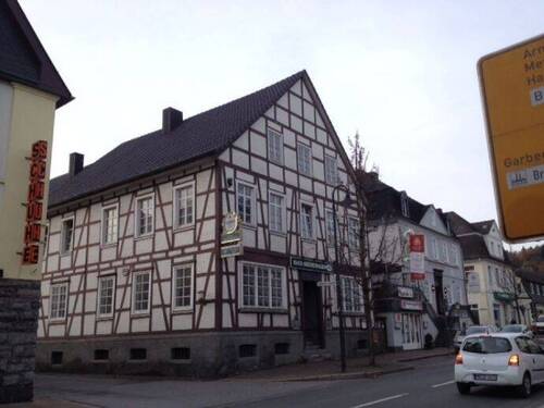 Vorderansicht - 5 Zimmer Mehrfamilienhaus, Wohnhaus zum Kaufen in Balve