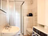 Bad mit Dusche - 