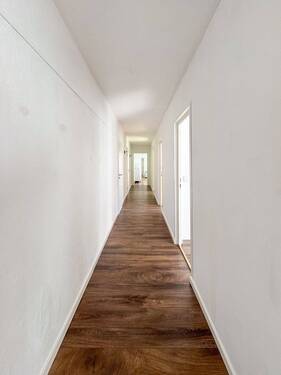 Flur Blick zum Schlafzimmer - 