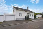 Straßenansicht - Flexible Familienidylle - 445.000,00 EUR Kaufpreis, ca.  175,00 m² Wohnfläche