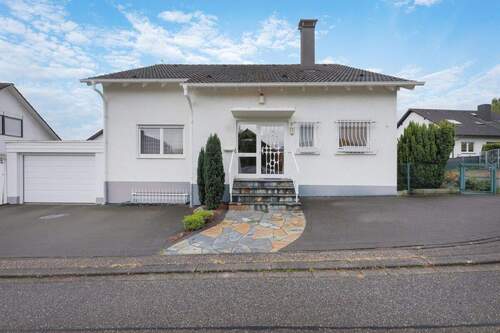Straßenansicht - 6 Zimmer Einfamilienhaus zum Kaufen in Keltern / Weiler