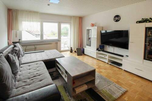 Wohnzimmer - Sicher vermietet: Gepflegte Etagenwohnung in ruhiger Lage von Solingen