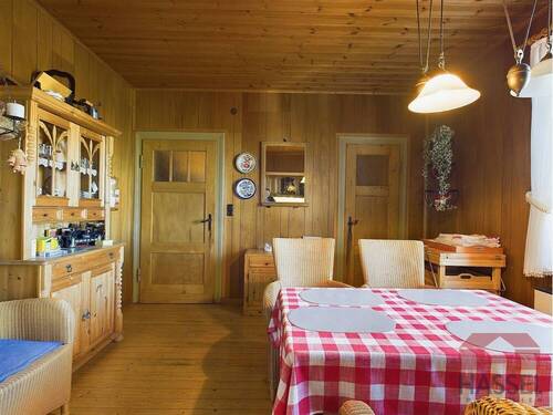 Und angrenzendem Vorratsraum - 