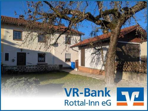 Bild 1 - Ihr neues Familienglück: Großzügige Doppelhaushälfte mit zwei Garagen