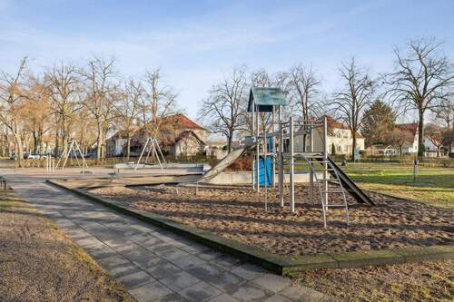 Neuerbauter Spielplatz in der Nähe - 5 Zimmer Reihenmittelhaus in Hennigsdorf