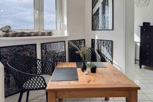 Essbereich - Modernisierte 2-Zimmer-Wohnung mit Westbalkon und Aufzug