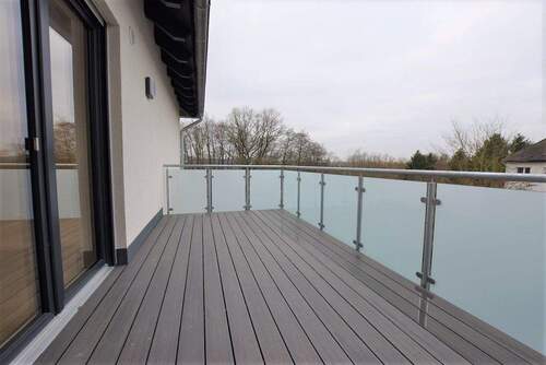 Balkon.2.JPG - Moderne Neubauwohnung, Erdwärme, barrierearm, Aufzug, großer Balkon
