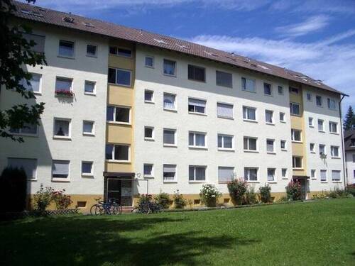 Vorderseite des Hauses - Attraktive, helle und ruhige 3-Zimmerwohnung mit Balkon