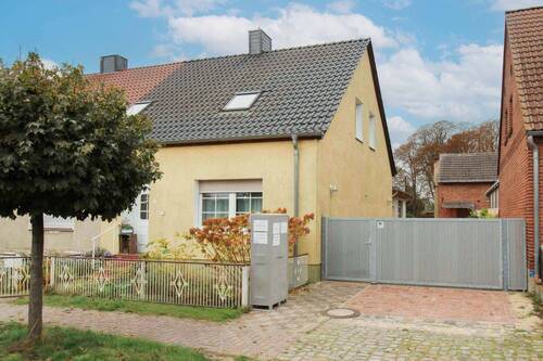Außenansicht (vorne) - Doppelhaushälfte mit 116,20 m&sup2; in Klötze zum Kaufen