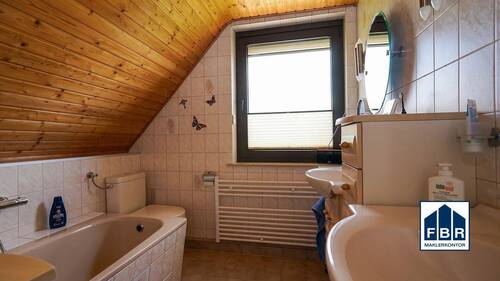 Badezimmer im Obergeschoss - 