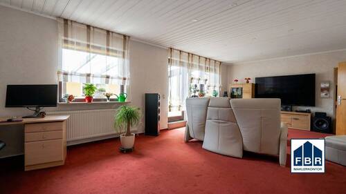 Wohnzimmer mit Zugang zur Terrasse - 