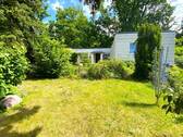 vorderer Garten mit Rasen - 