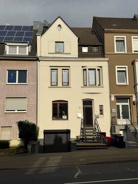 Straßenansicht - 8 Zimmer Reihenmittelhaus in Düren