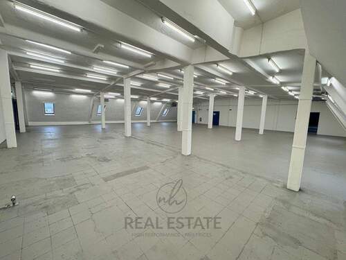 1.jpg - Lagerfläche mit innenliegendem Lastenaufzug im 7.OG in Citynähe