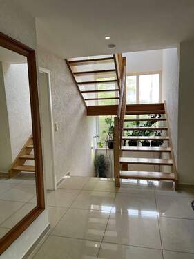 Flur / Treppenaufgang - 