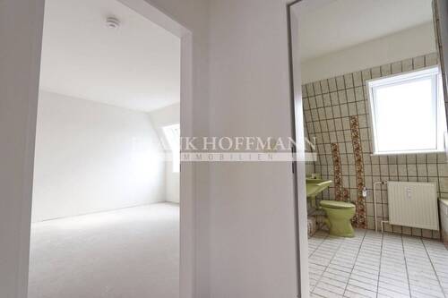 Zimmer 2 und Badezimmer - 