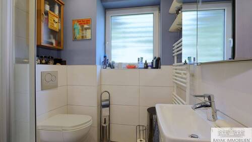 Duschbad EG - 6 Zimmer Reihenmittelhaus zum Kaufen in Düsseldorf Garath