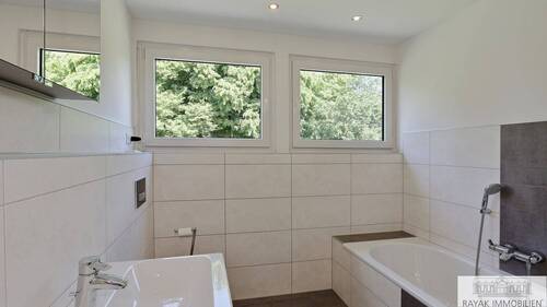 Badezimmer 1. OG - 