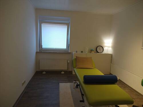 Behandlungszimmer 1 Gewerbe Erdgeschoss - 