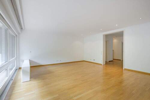 Wohnzimmer - 4 Zimmer Etagenwohnung zum Kaufen in München