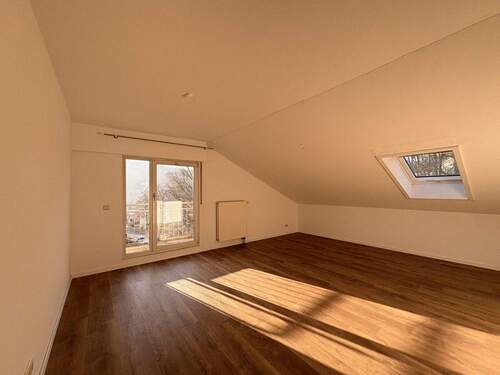 Wohnzimmer - 2 Zimmer Etagenwohnung zur Miete in Siegen / Eiserfeld