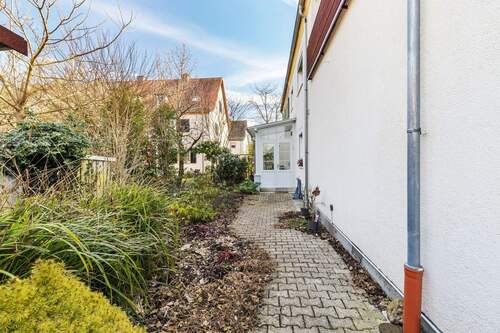 Hof und Zugang Praxis - 