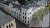 Drohnenansicht - Entwicklungsobjekt in zentraler Lage von Greiz - Leerstehendes Mehrfamilienhaus mit Konzept