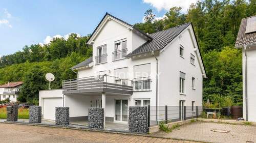 Außenansicht 1 - Modernes Zweifamilienhaus mit Wellness-Bereich und Outgrillplatz - Ihr neues Zuhause wartet!