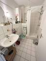 Badezimmer - Etagenwohnung mit 45,80 m&sup2; in Düsseldorf zum Kaufen