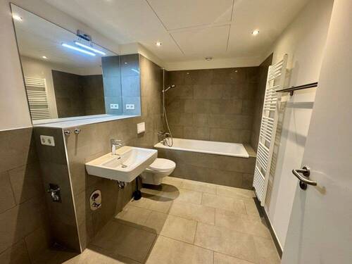 Badezimmer - Etagenwohnung mit 96,20 m&sup2; in Norderstedt zur Miete
