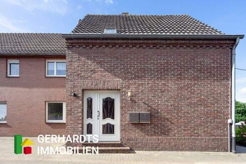 Straßenansicht - Ideal für Zwei - modernisierte Erdgeschosswohnung mit Garten in Boerholz.
