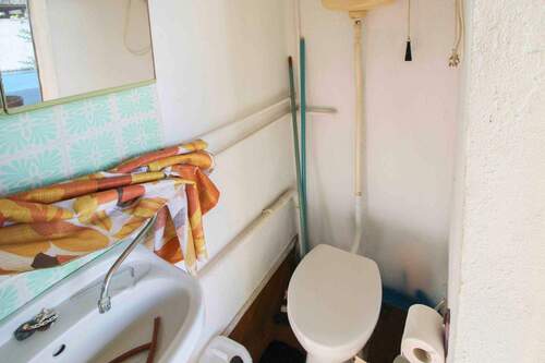 WC - 