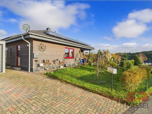 Vorgarten mit Nutzgarten - 