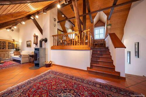 Einheit im Obergeschoss: weitläufiger Wohnbereich - 