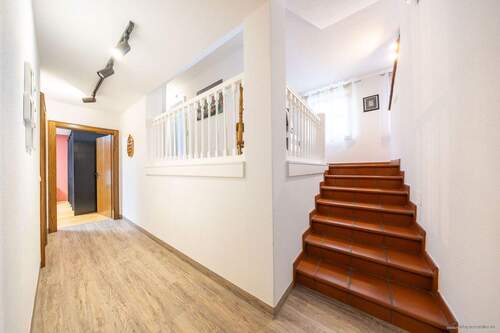 Einheit im Obergeschoss: Treppenaufgang - 