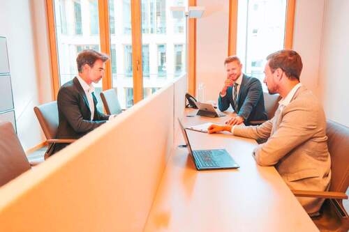 Co-Working Hotdesk während der Geschäftszeiten - Fleetblick im Bornhold Haus: Premium Coworking-Schreibtisch Hamburg