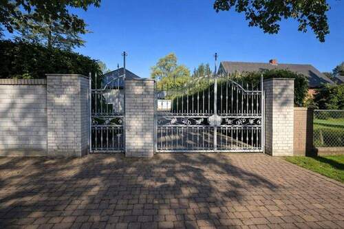 Einfahrt_Tor - 7 Zimmer Einfamilienhaus in Rheine / Dutum