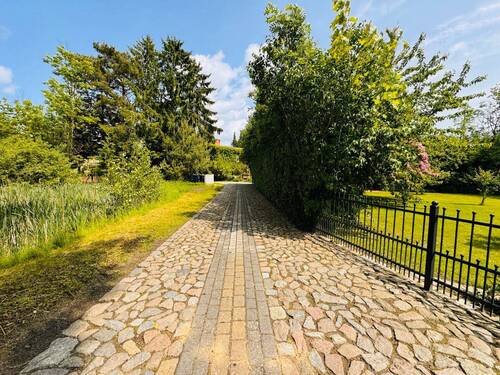 Auffahrt - 7 Zimmer Einfamilienhaus in Poseritz
