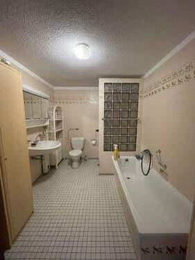 Bad, 1. OG, Haus - 