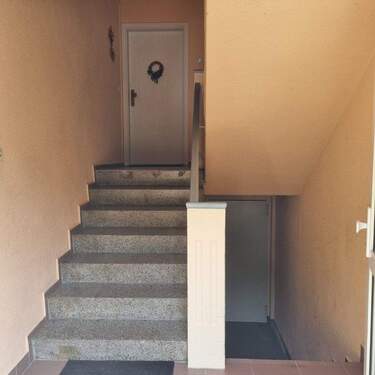 Treppenhaus (Bild 1) - 4 Zimmer Etagenwohnung zum Kaufen in Görlitz