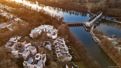 Titelbild - Rarität im Herzogpark: 1. Reihe am Isarkanal. Großzügiges Townhouse mit Kamin, Dachterrasse & 2 TG.
