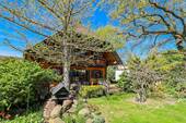 Gartenansicht - Einzigartig in Köpenick: Tiroler Holzhaus mit Alpenflair auf sonnigem Grundstück