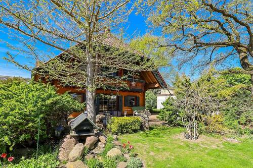 Gartenansicht - Einzigartig in Köpenick: Tiroler Holzhaus mit Alpenflair auf sonnigem Grundstück