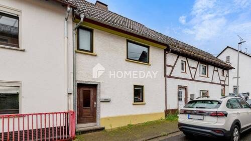 Außenansicht 2 - Charmantes Mittelhaus mit Potential?in Bad Camberg-Dombach