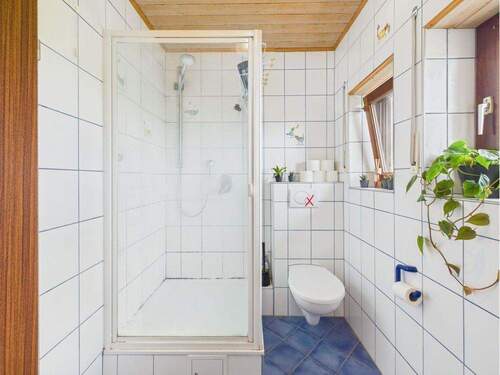 Mit Duschkabine - 